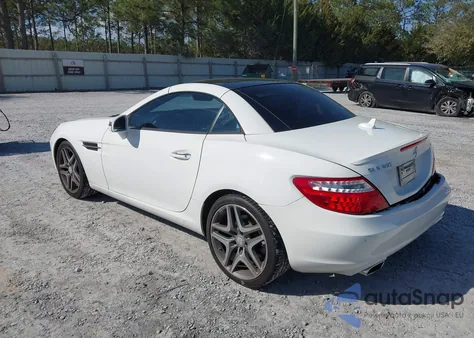 2016 Mercedes-Benz Slk 300 z USA, uszkodzony, nr VIN WDDPK3JA6GF117788